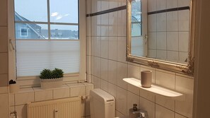 Suihku, hiustenkuivaaja
