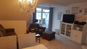 TV, DVD player, stereo - Jordanstr. 35 Whg.5 "Irmgards Meerzeit" - Modern vacation apartment with balcony and (Zingst)