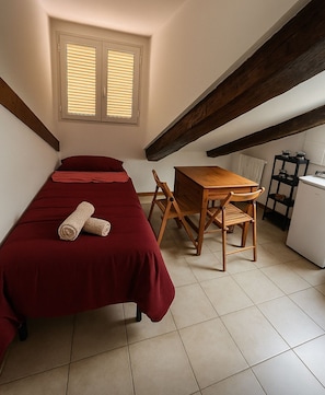 1 bedroom, internet, bed sheets