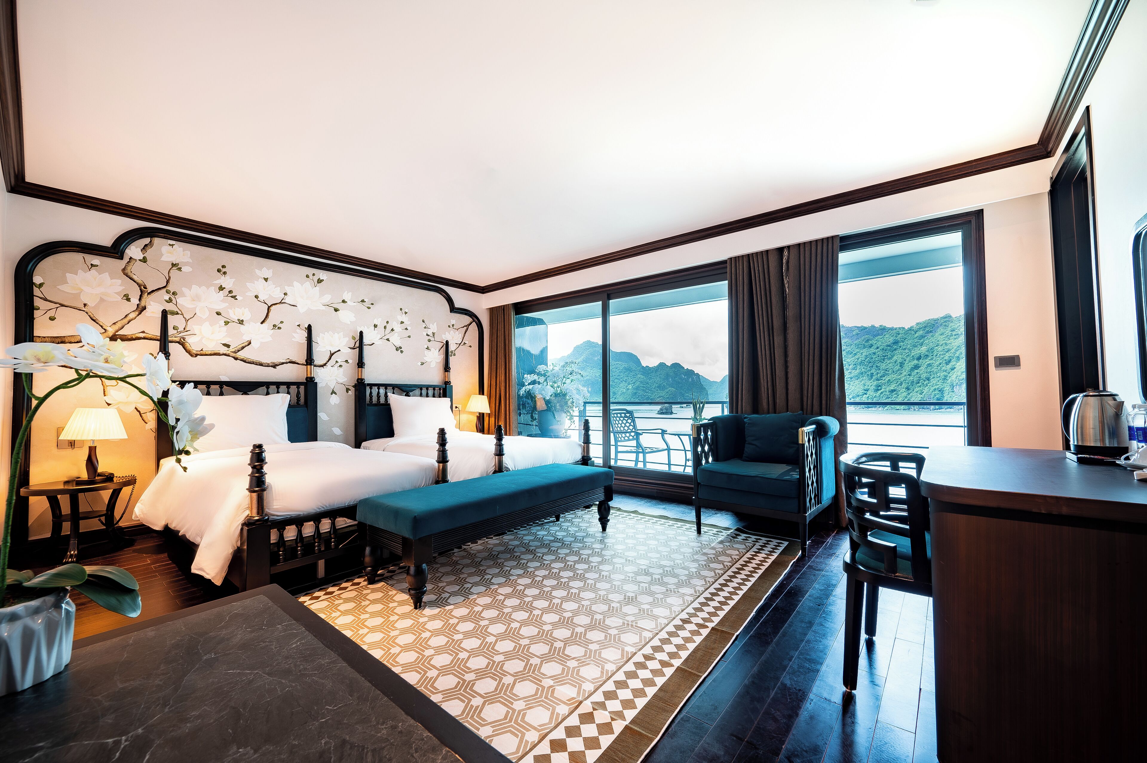 Roupas de cama premium, camas com colchões pillow-top, frigobar