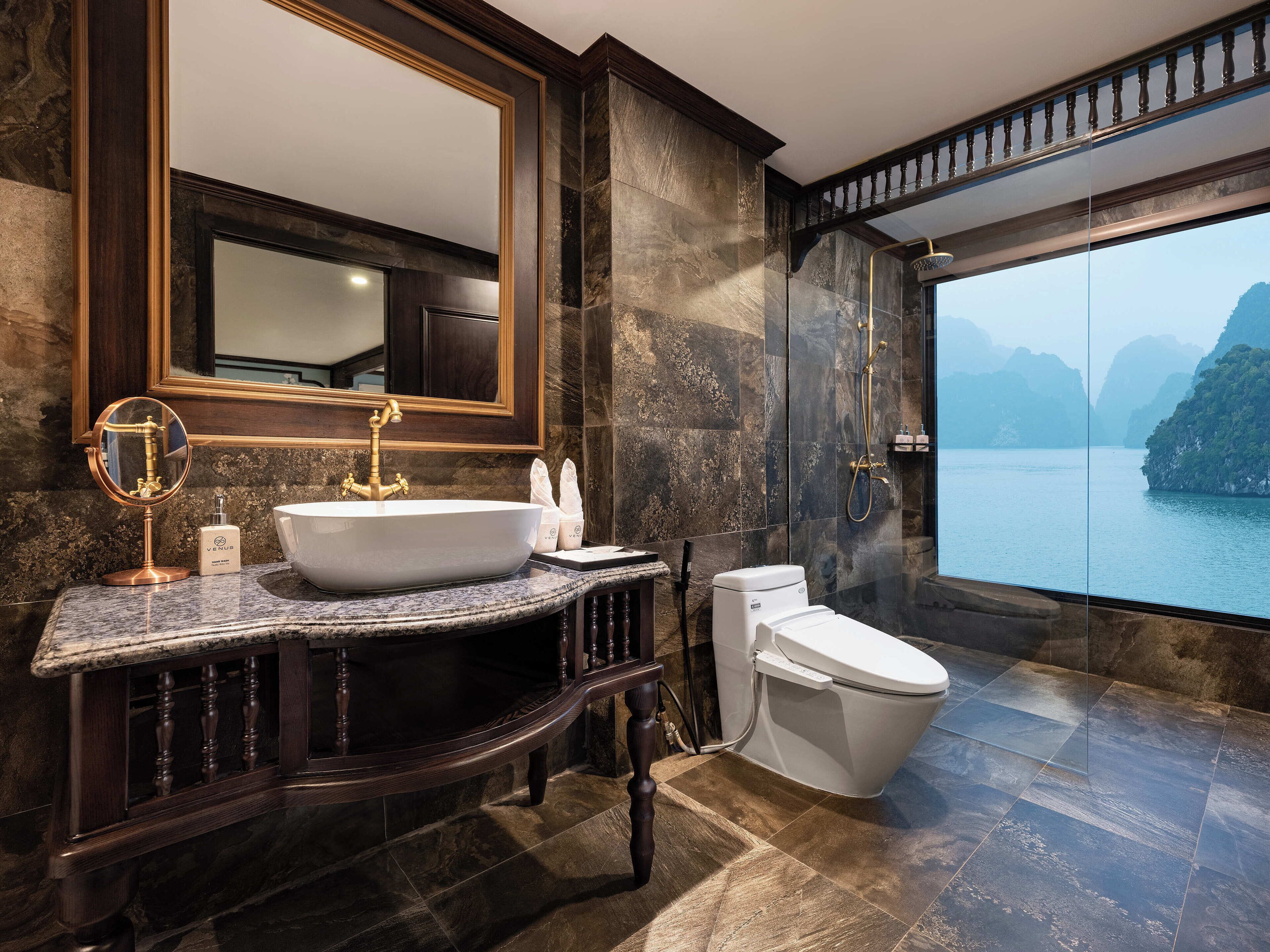 Deep soaking tub, hydromassage showerhead, free toiletries, hair dryer