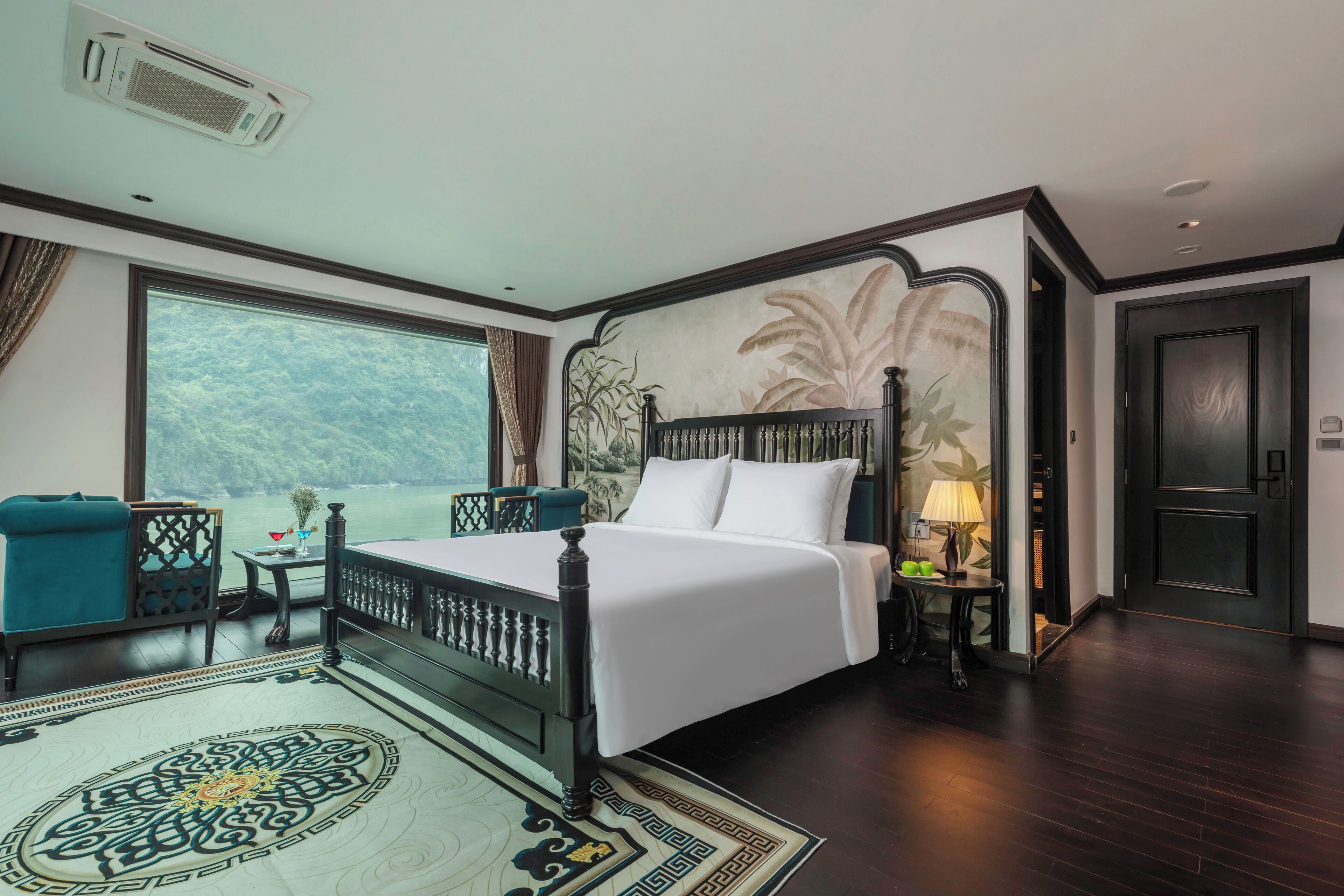 Roupas de cama premium, camas com colchões pillow-top, frigobar