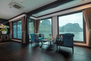 Ropa de cama de alta calidad, colchones con pillow-top y minibar 