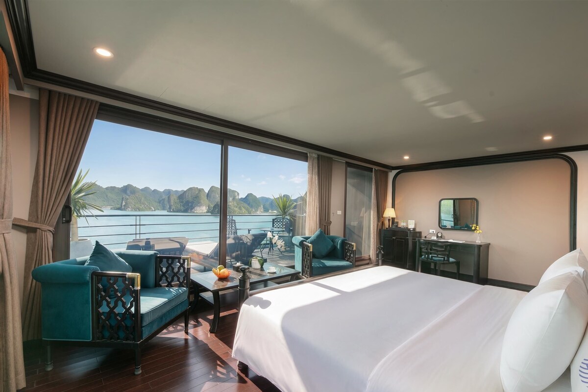 Premium bedding, pillow-top beds, minibar, in-room safe