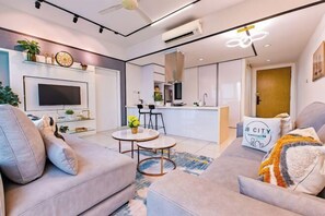 Room - Mid Valley Southkey Mosaic by RR JBcity (Plentong)