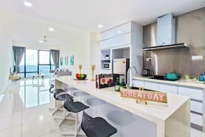 Room - Mid Valley Southkey Mosaic by RR JBcity (Plentong)