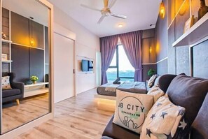 Room - Mid Valley Southkey Mosaic by RR JBcity (Plentong)