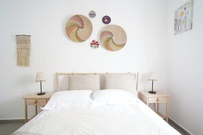 Silitysrauta/-lauta, Wi-Fi, vuodevaatteet