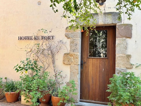Exterior detail. EL FORT DúLLASTRET. Apartment 1. Studio with King Size bed.