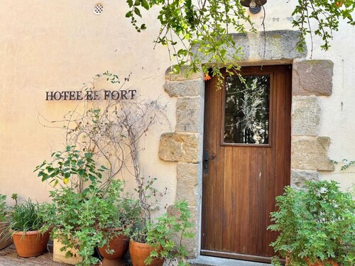 EL FORT DúLLASTRET. Apartment 1. Studio with King Size bed.