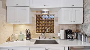 Mikroaaltouuni, uuni, liesi, astianpesukone