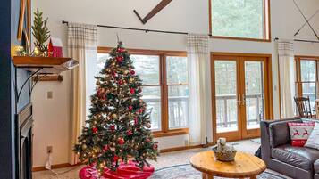 Smart-TV, Kamin, Videospiele, DVD-Player