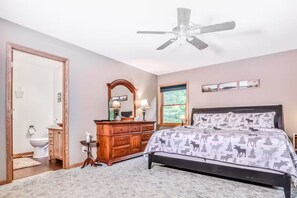 4 bedrooms, desk, iron/ironing board, free WiFi