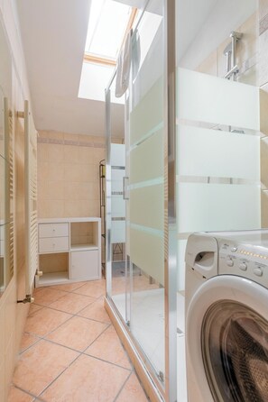 Apartment, 2 Schlafzimmer | Badezimmer | Dusche, Haartrockner, Handtücher, Seife