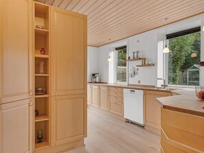 Fridge, microwave, dishwasher, cookware/dishes/utensils