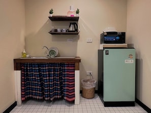 Family Room, Private Bathroom, City View | Private kitchen | Full-size fridge, microwave