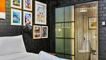 1 habitación, tabla de planchar con plancha y wifi