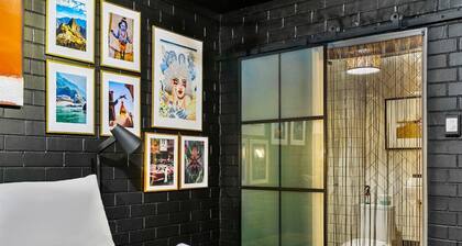 Black Canvas Lux Getaway