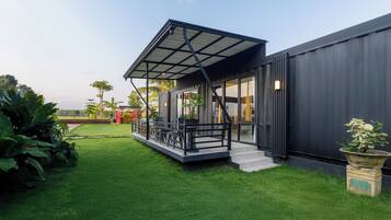 Deluxe Double Room, Garden View | Terrace/patio