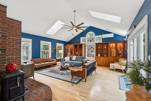 Smart TV, oficina y monitor de computadora 