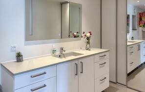 Shower - Nice home in Haderslev with sauna (Haderslev)