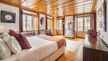 2 bedrooms, iron/ironing board, WiFi