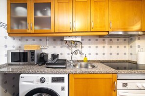 Private kitchen - Lisbon's Gem: Timeless Elegance and Modern Comfort (Lisboa)