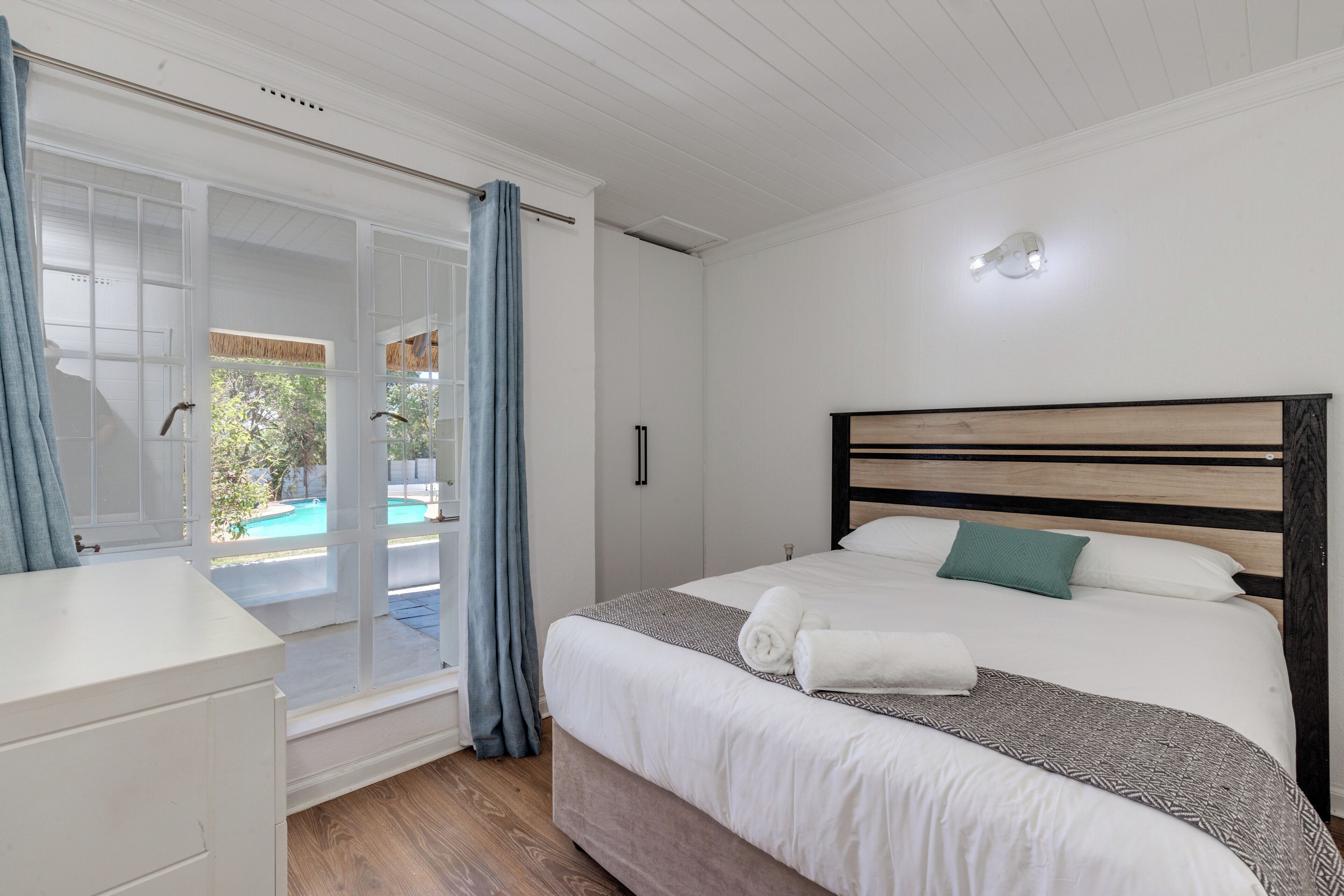 7 bedrooms, iron/ironing board, WiFi, bed sheets