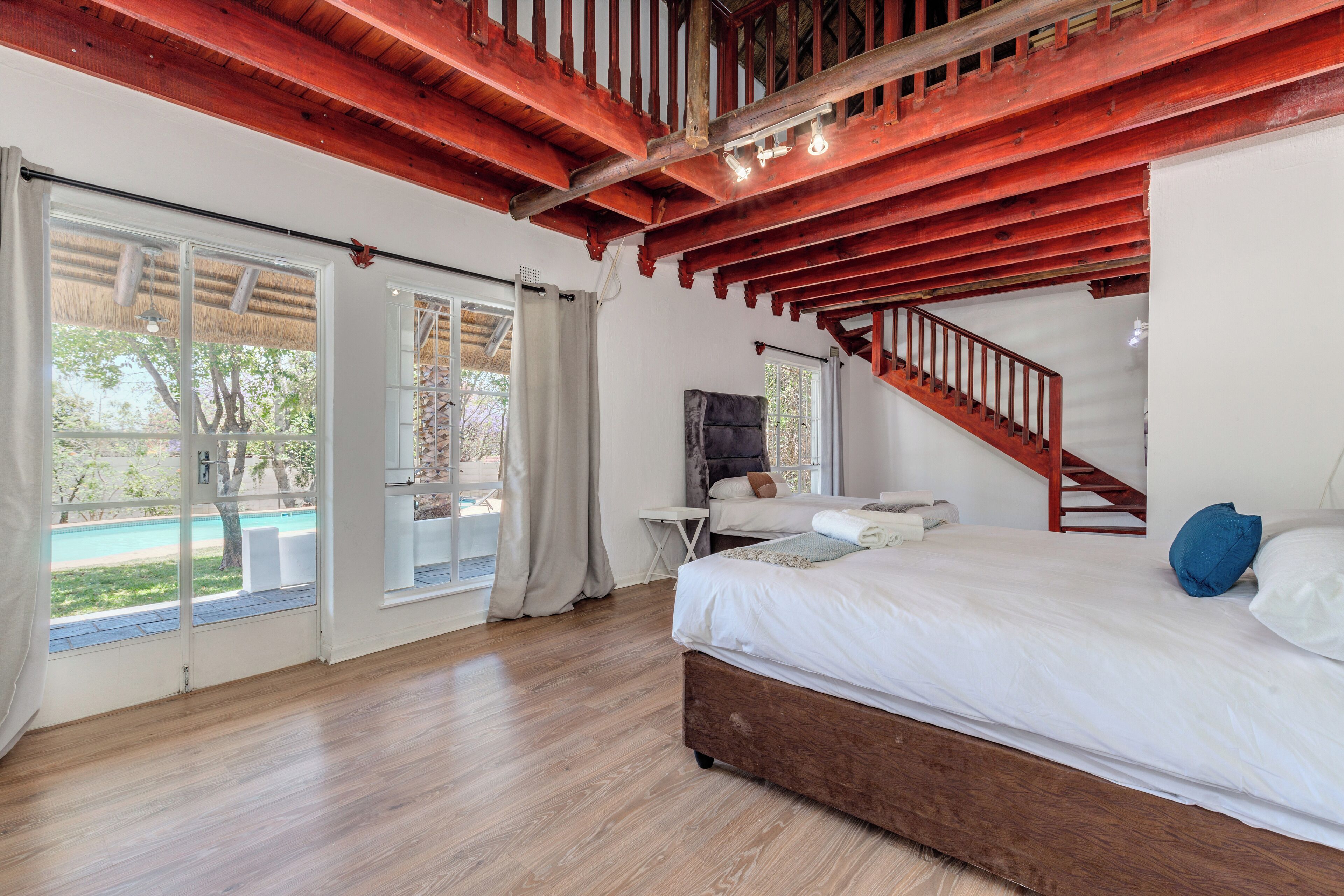 7 habitaciones, tabla de planchar con plancha, wifi y ropa de cama 