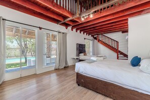 7 bedrooms, iron/ironing board, WiFi, bed sheets - Superb 7-bedroom villa in Sandton (Sandton)