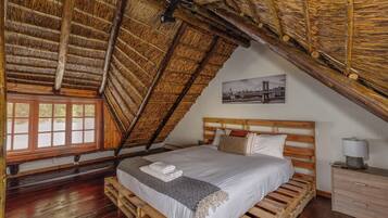 7 bedrooms, iron/ironing board, WiFi, bed sheets