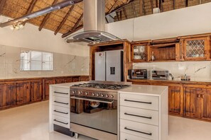 Mikrowelle, Ofen, Herdplatte, Geschirrspüler