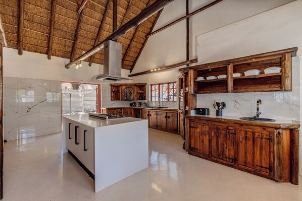 Micro-ondas, fogão, cooktop, lava-louças