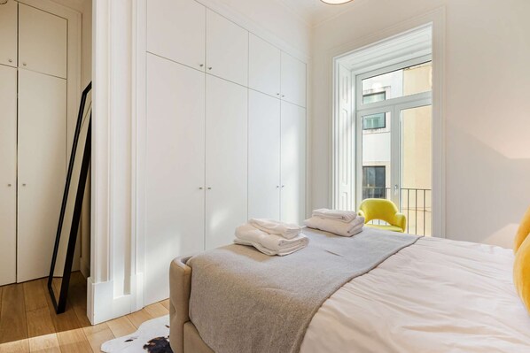 2 habitaciones, tabla de planchar con plancha, wifi y ropa de cama 