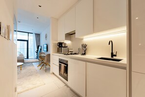 Deluxe Studio, Balcony, City View | Private kitchen