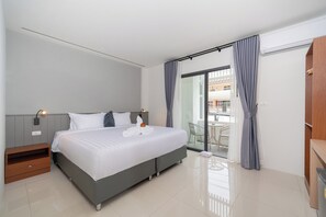 Habitación Deluxe doble, balcón | Wifi gratis y ropa de cama