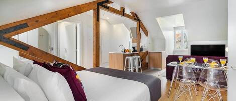 Fer et planche à repasser, lit parapluie, Wi-Fi, draps fournis