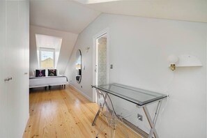 Iron/ironing board, travel crib, WiFi, bed sheets