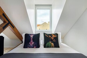 Iron/ironing board, travel crib, WiFi, bed sheets