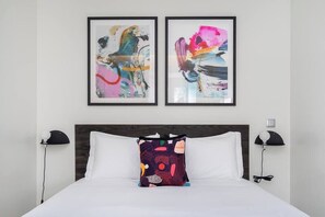 2 habitaciones, tabla de planchar con plancha, cuna de viaje y wifi 