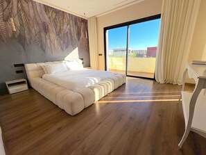 4 chambres, bureau, accès au Wi-Fi (inclus), literie fournie