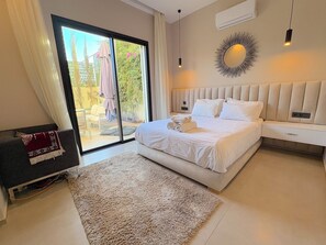 4 bedrooms, desk, free WiFi, bed sheets