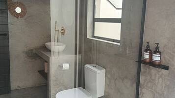 Premium-Zelt | Badezimmer | Dusche, Haartrockner, Handtücher, Seife