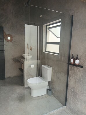 Premium Tent | Bathroom | Shower, hair dryer, towels, soap