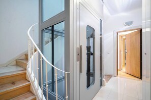 Interior - Premium Family Apartment w/ Lift | AC | Barbecue (Lisboa)
