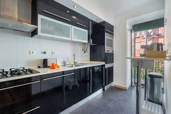 Private kitchen - Premium Family Apartment w/ Lift | AC | Barbecue (Lisboa)