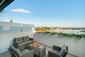 Terrace/patio - Premium Apartment | Riverside view w/ AC & Terrace (Porto)