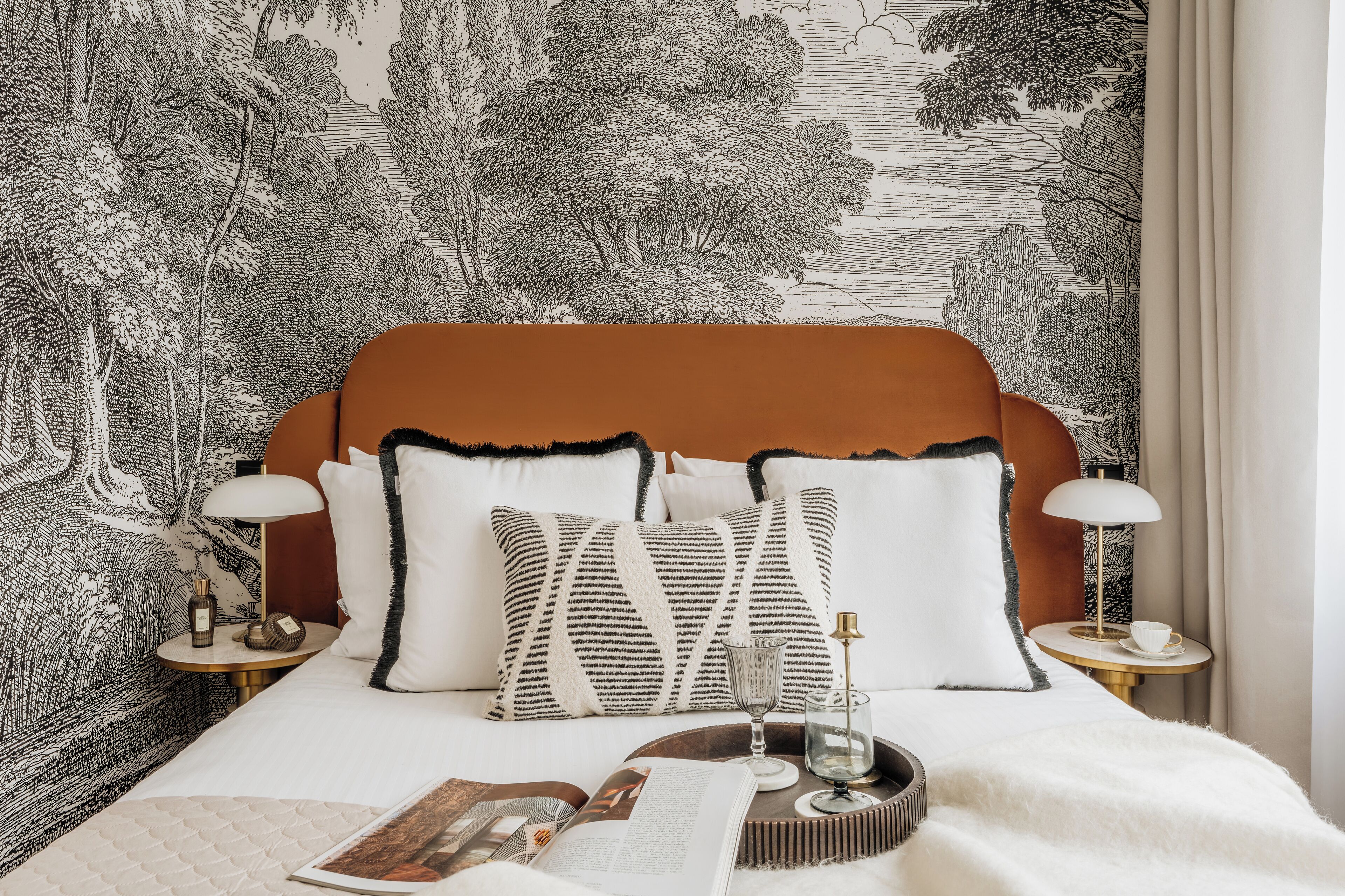 Habitación clásica, vista al patio | Escritorio y espacio para trabajar con laptop 