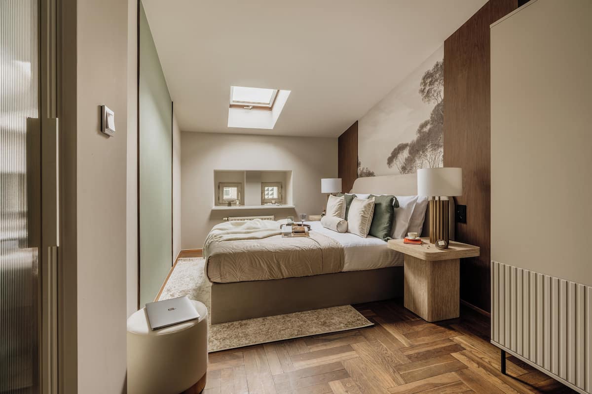 Family Apartment | Desk, laptop workspace, iron/ironing board, free WiFi