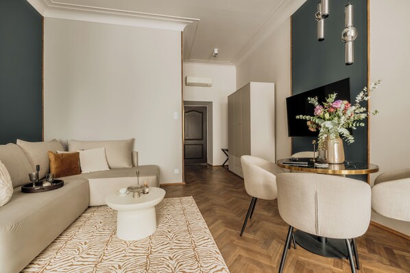 Family Room, City View | Living area